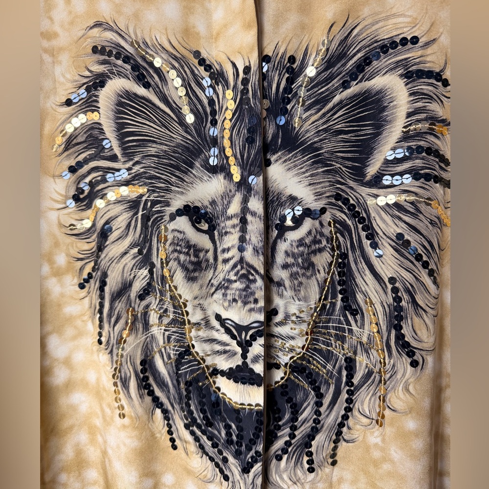 Diane Gilman 100% Silk Lion Embellished Button Up Blouse Size M - Picture 2 of 7